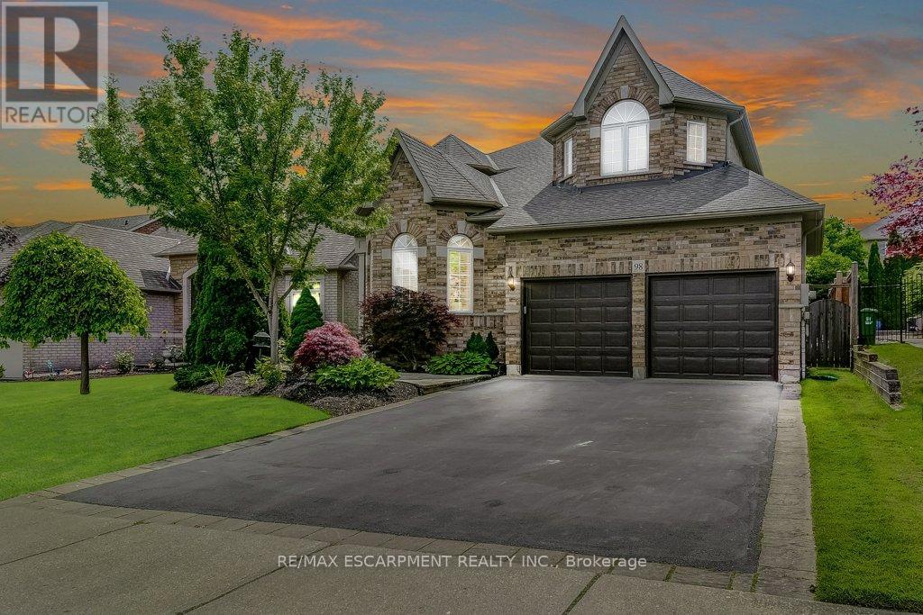 98 DAVIDSON BOULEVARD, Hamilton, Ontario