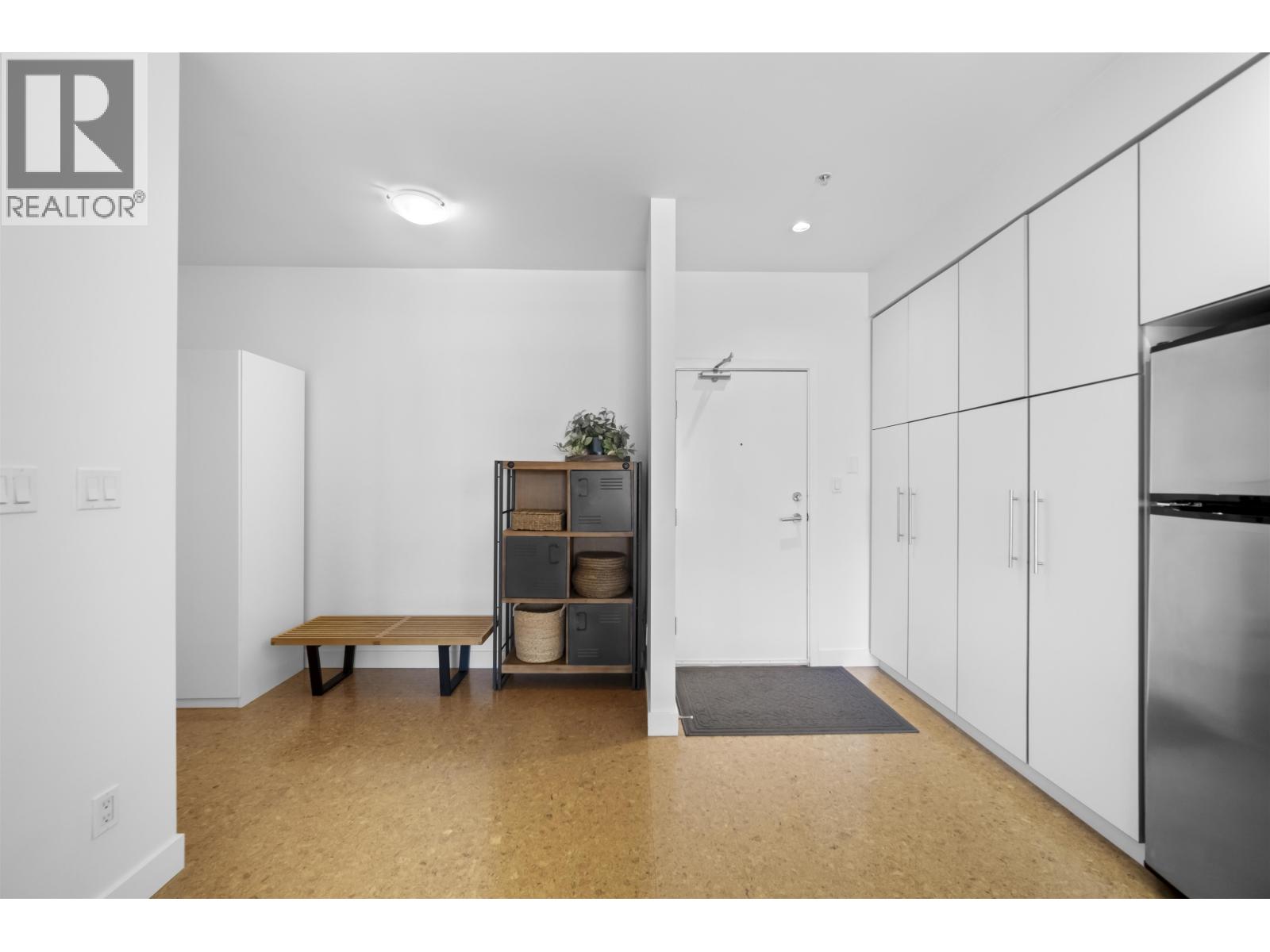 402 2828 Main Street, Vancouver, British Columbia  V5T 3G2 - Photo 3 - R3054519
