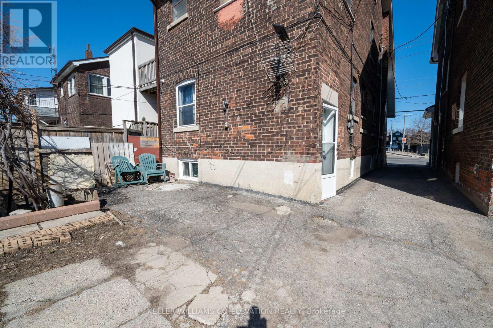 172 Oakwood Avenue, Toronto, Ontario  M6E 2T9 - Photo 34 - C12441225