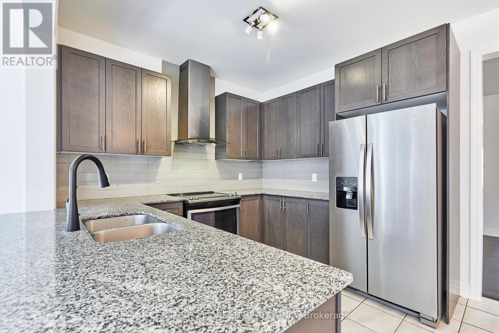 4 Gillivary Drive, Whitby (Williamsburg), Ontario  L1P 0C9 - Photo 10 - E12441273