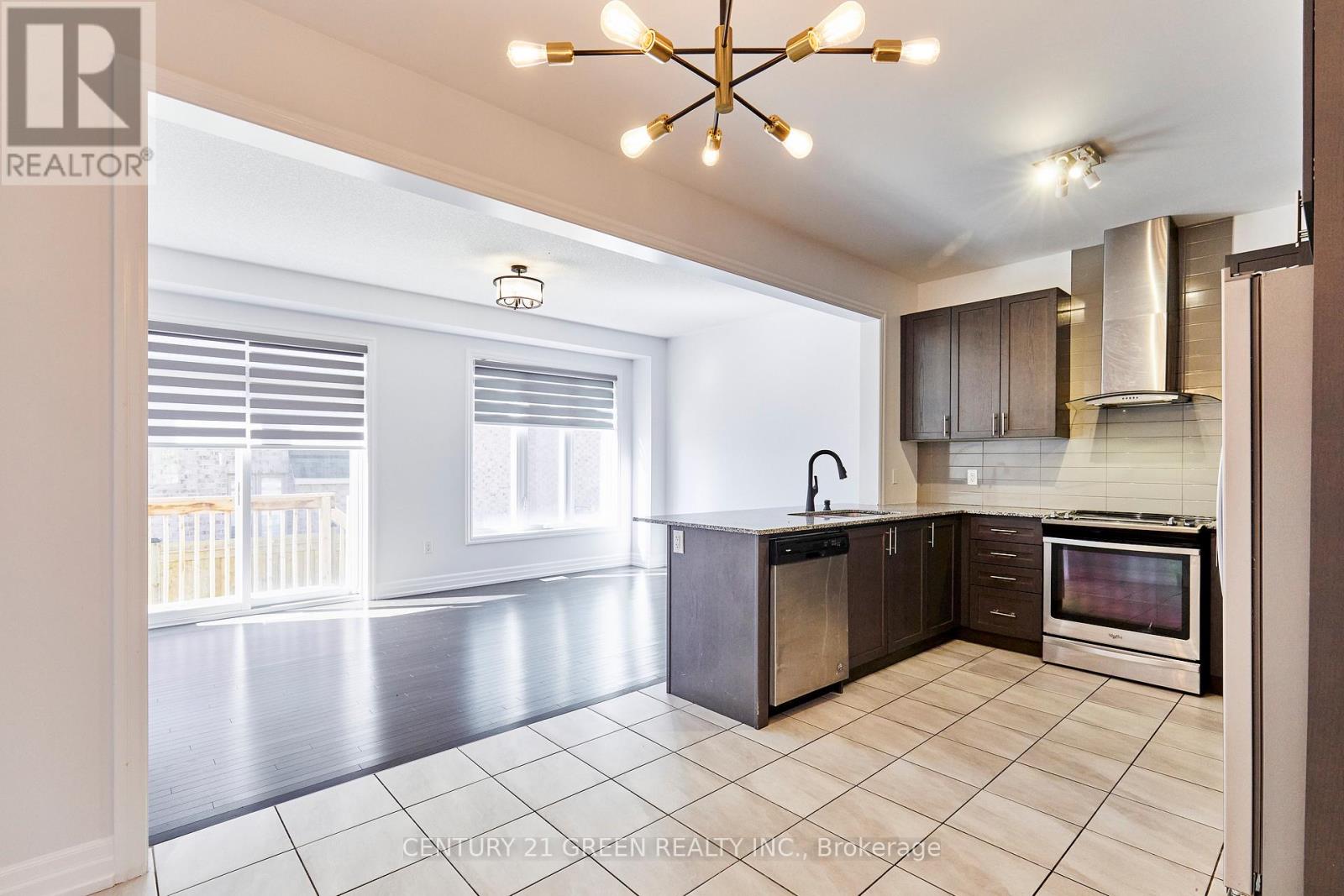 4 Gillivary Drive, Whitby (Williamsburg), Ontario  L1P 0C9 - Photo 7 - E12441273