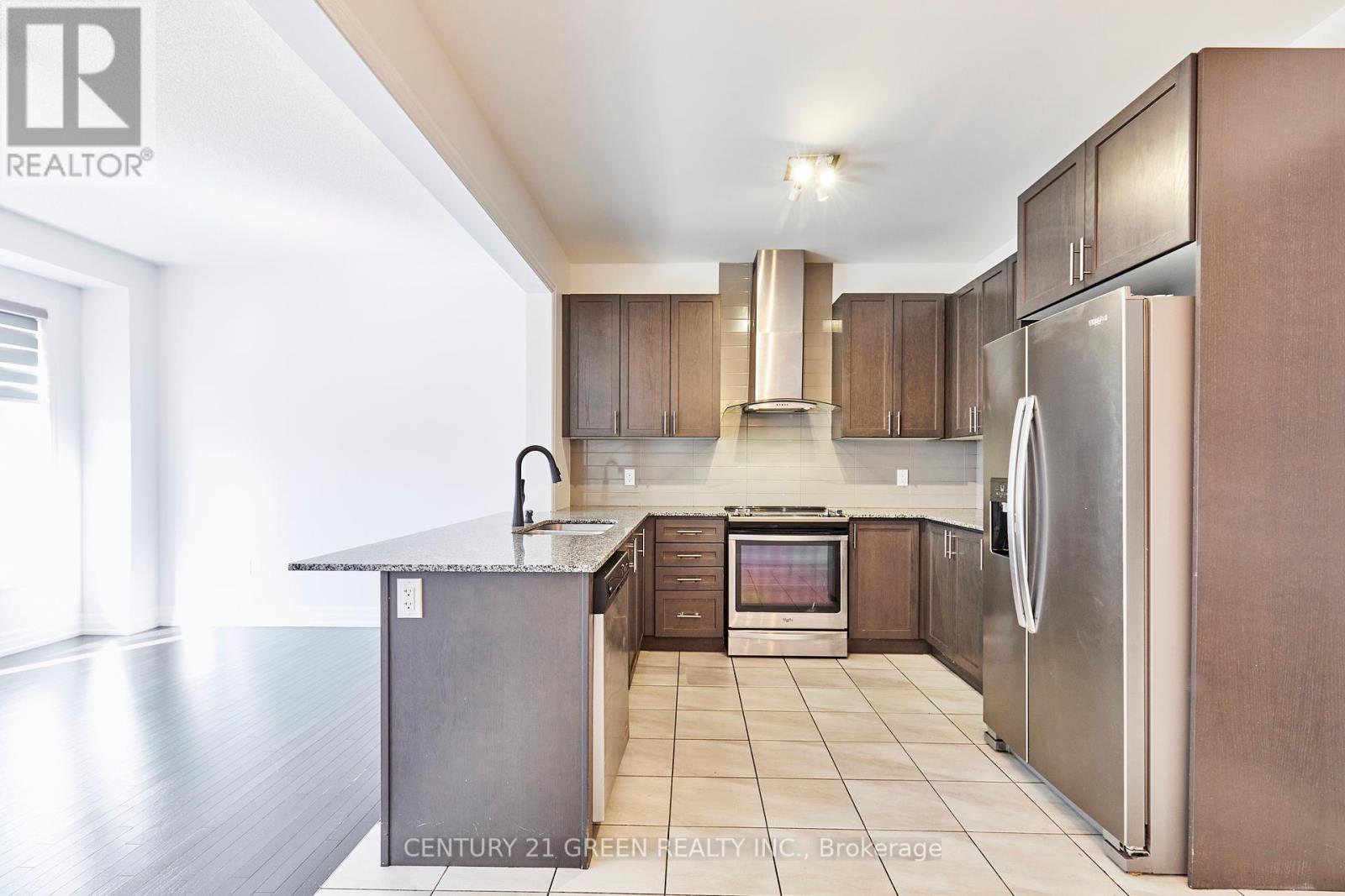 4 Gillivary Drive, Whitby (Williamsburg), Ontario  L1P 0C9 - Photo 8 - E12441273
