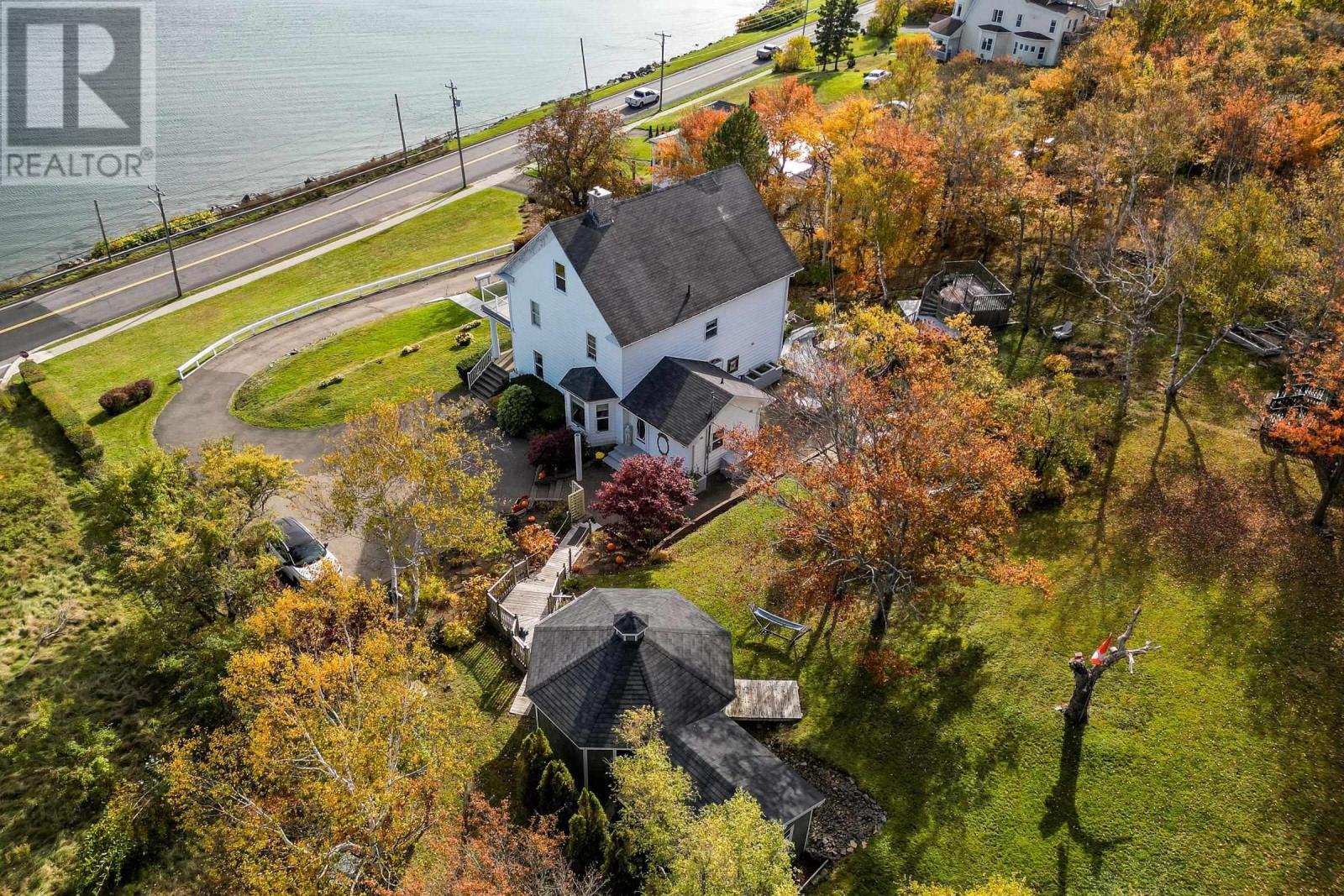 516 Purves Street, North Sydney, Nova Scotia  B2A 1E2 - Photo 2 - 202524944