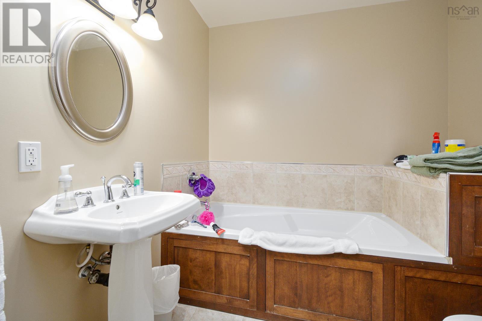 10 Pitt Street, Sydney, Nova Scotia  B1P 5X3 - Photo 29 - 202501171