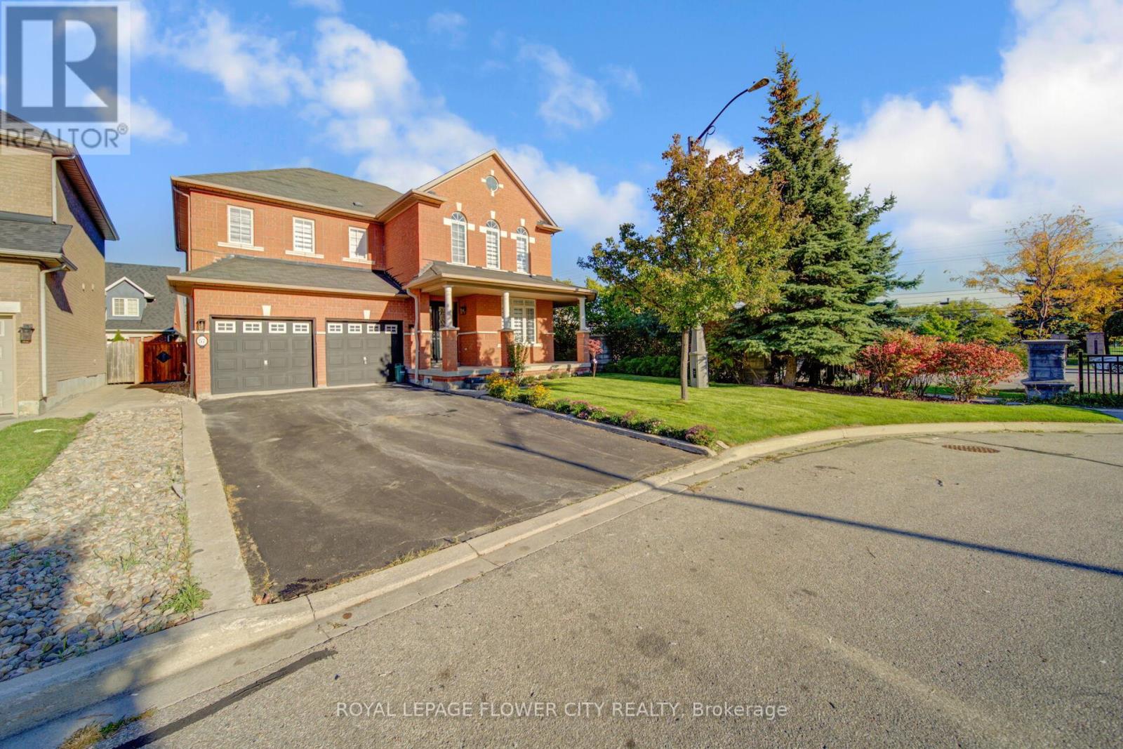 57 St Nicholas Crescent, Vaughan, Ontario  L4H 3E5 - Photo 4 - N12435674