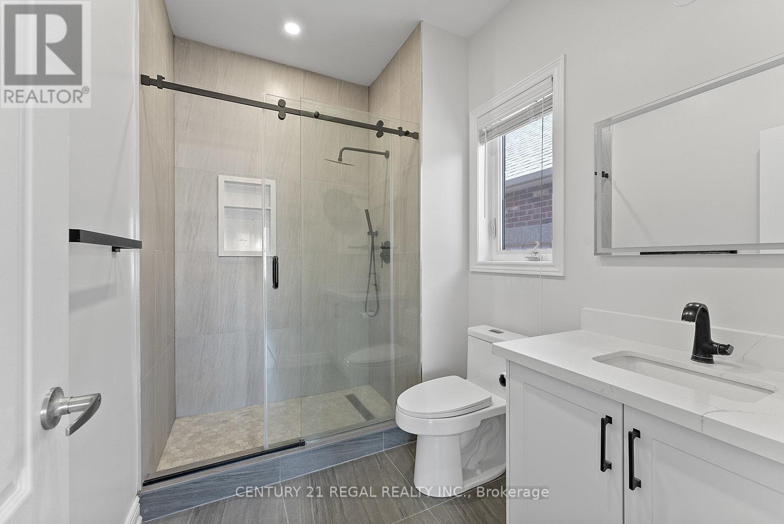 145 Roy Harper Avenue, Aurora, Ontario  L4G 7C4 - Photo 38 - N12441147