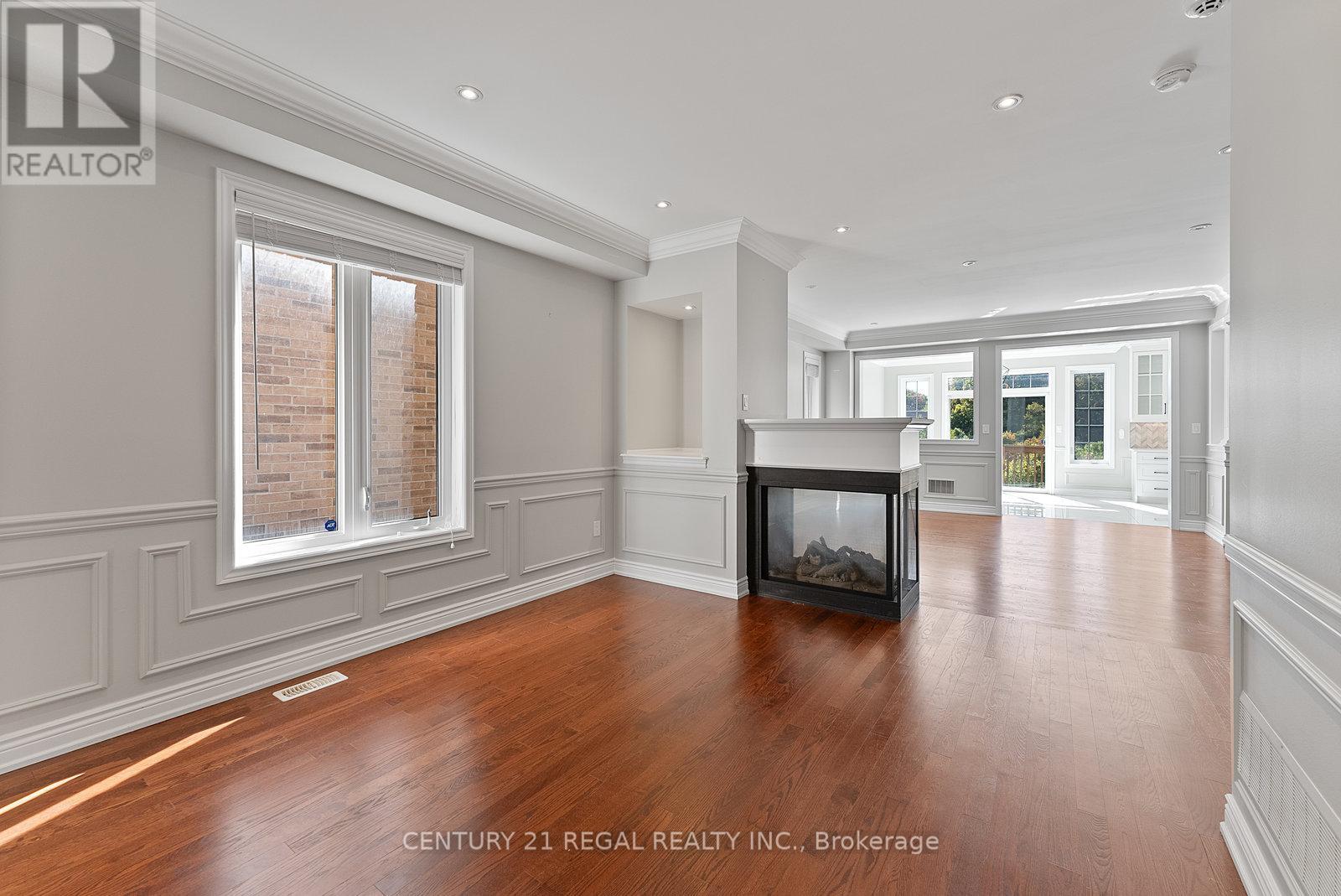 145 Roy Harper Avenue, Aurora, Ontario  L4G 7C4 - Photo 6 - N12441147