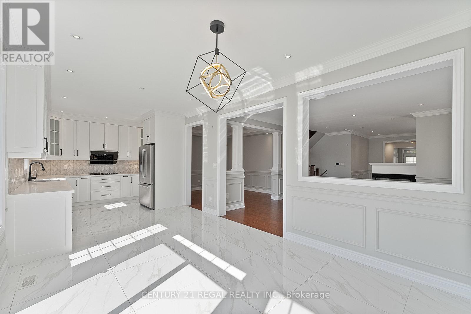 145 Roy Harper Avenue, Aurora, Ontario  L4G 7C4 - Photo 7 - N12441147