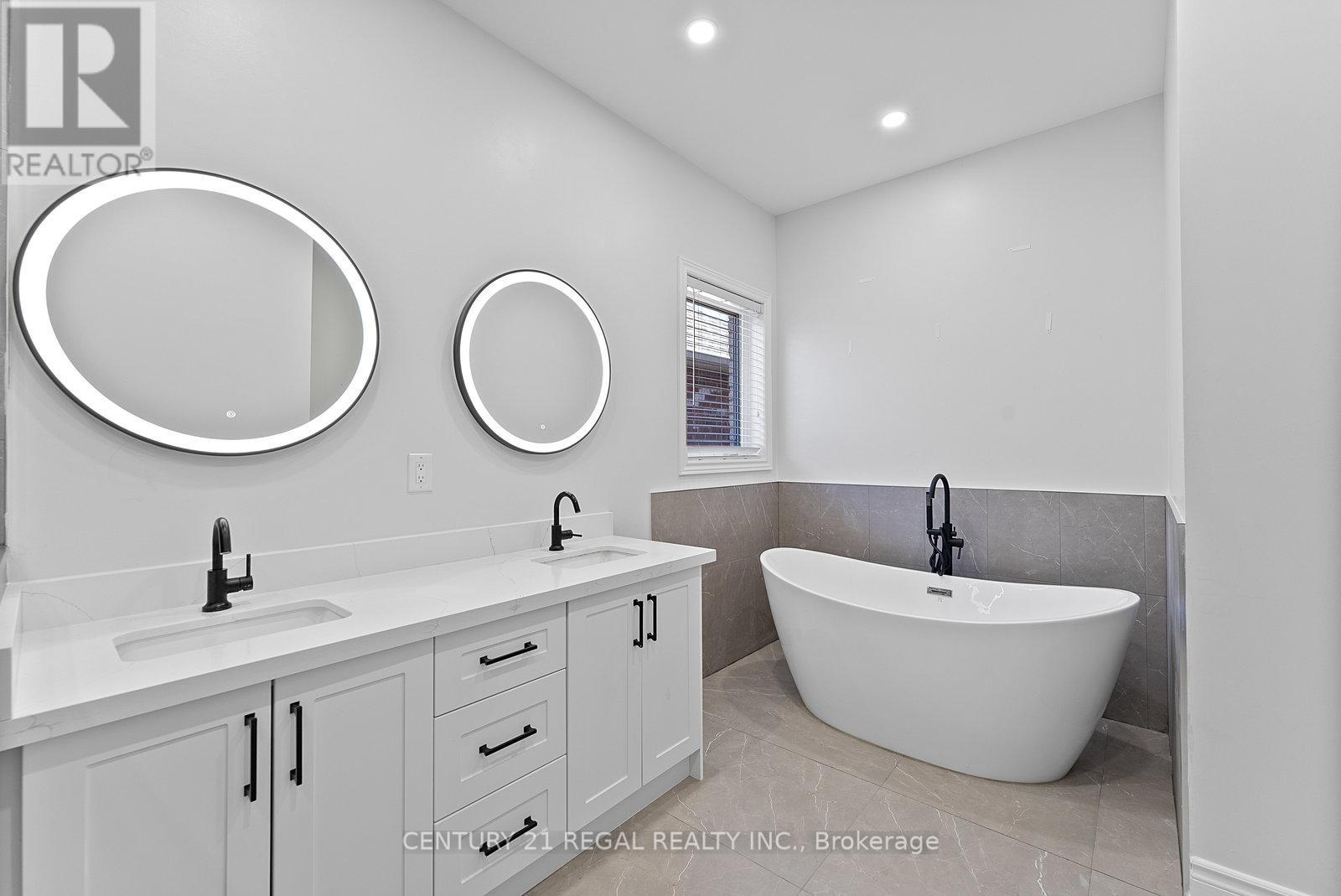145 Roy Harper Avenue, Aurora, Ontario  L4G 7C4 - Photo 8 - N12441147