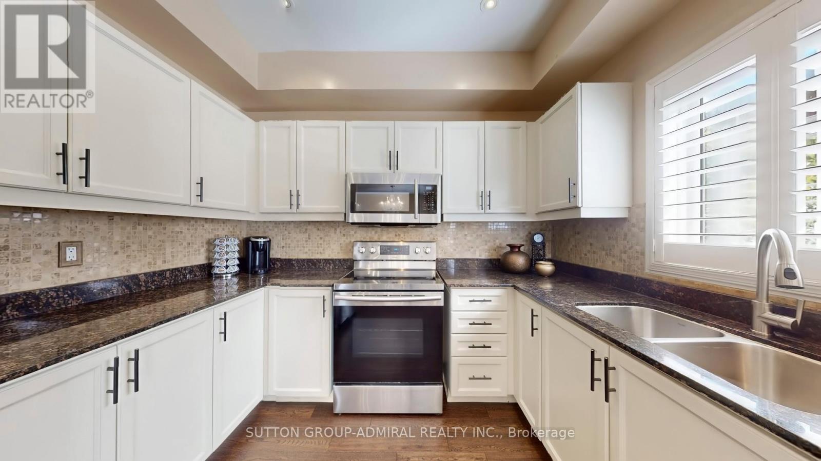 222 Hollywood Hill Circle, Vaughan, Ontario  L4H 2P7 - Photo 14 - N12441169