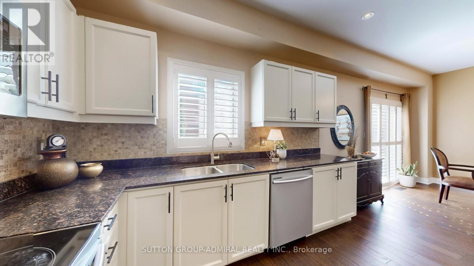 222 Hollywood Hill Circle, Vaughan, Ontario  L4H 2P7 - Photo 15 - N12441169