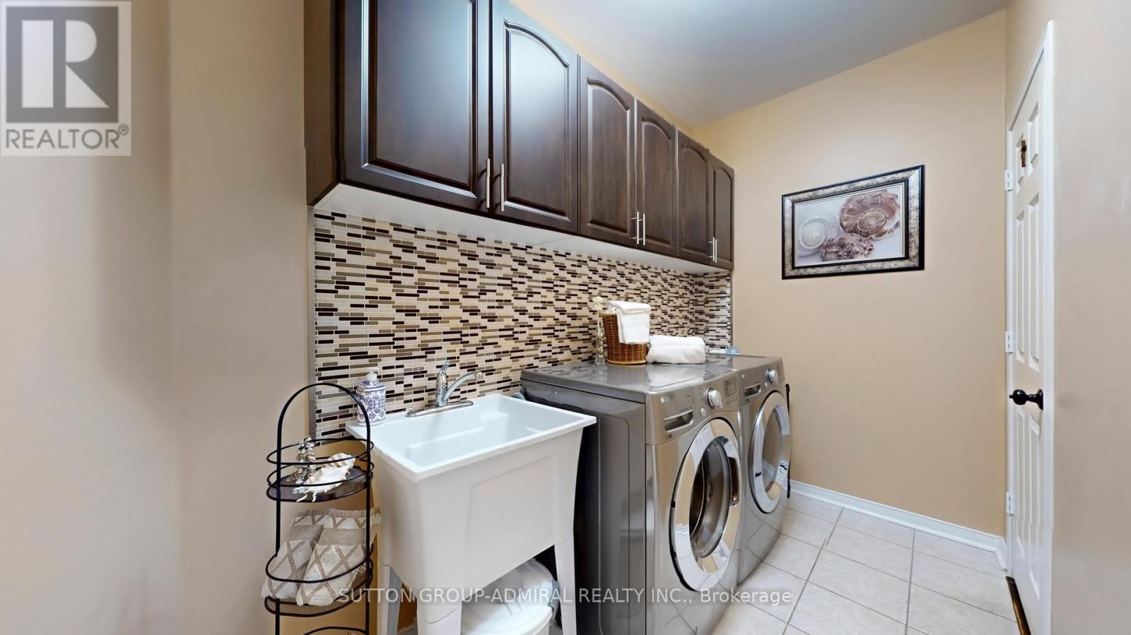 222 Hollywood Hill Circle, Vaughan, Ontario  L4H 2P7 - Photo 16 - N12441169