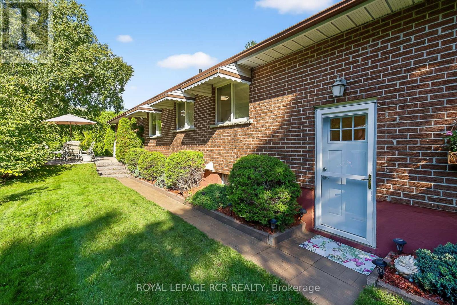 20 Jasmine Crescent, Whitchurch-Stouffville (Ballantrae), Ontario  L4A 3H4 - Photo 2 - N12441216