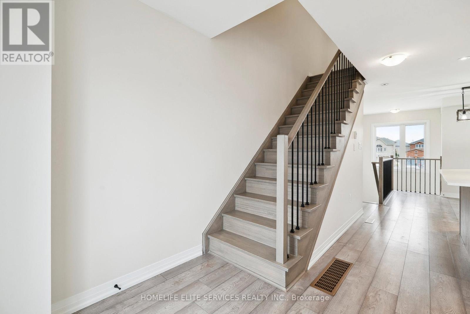 57 Fairlane Avenue, Barrie, Ontario  L9J 0N1 - Photo 19 - S12441182