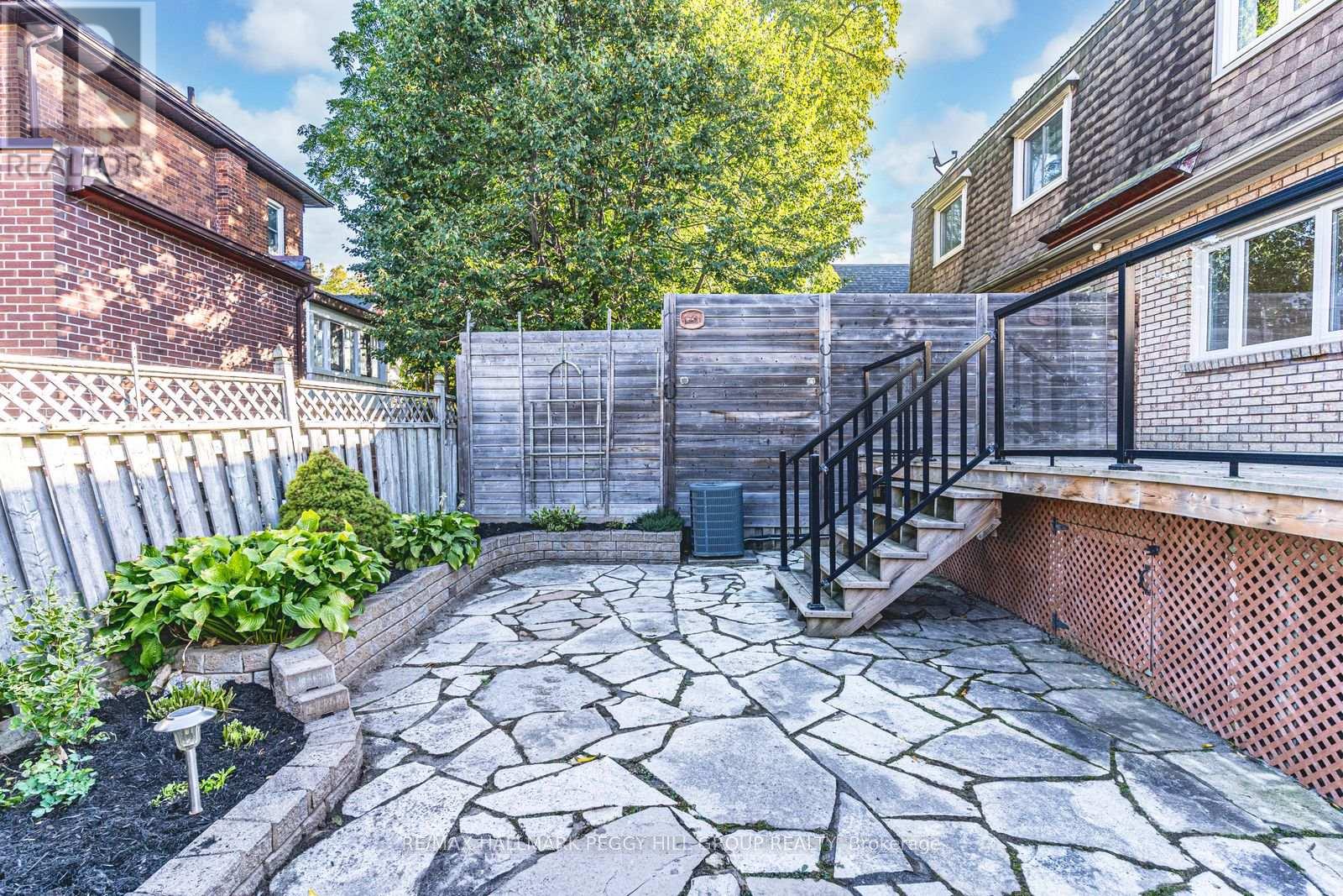 36 Kempenfelt Drive, Barrie, Ontario  L4M 1B9 - Photo 18 - S12441223
