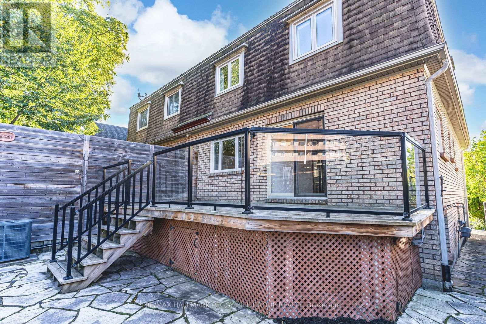 36 Kempenfelt Drive, Barrie, Ontario  L4M 1B9 - Photo 19 - S12441223