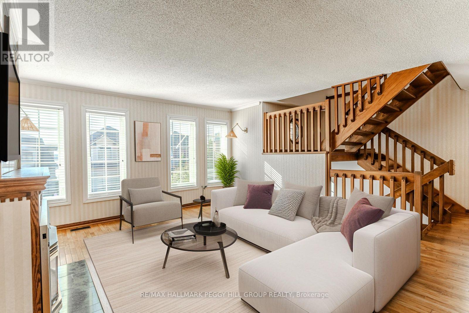 36 Kempenfelt Drive, Barrie, Ontario  L4M 1B9 - Photo 4 - S12441223