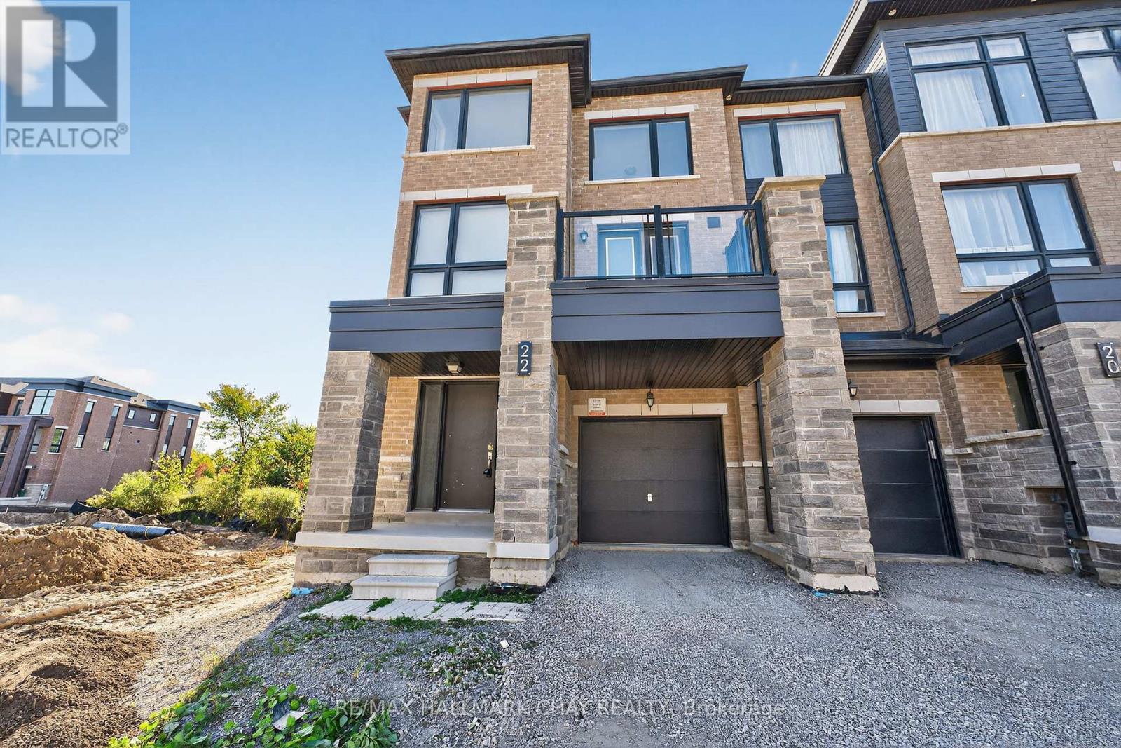 22 BLUE FOREST CRESCENT, Barrie, Ontario