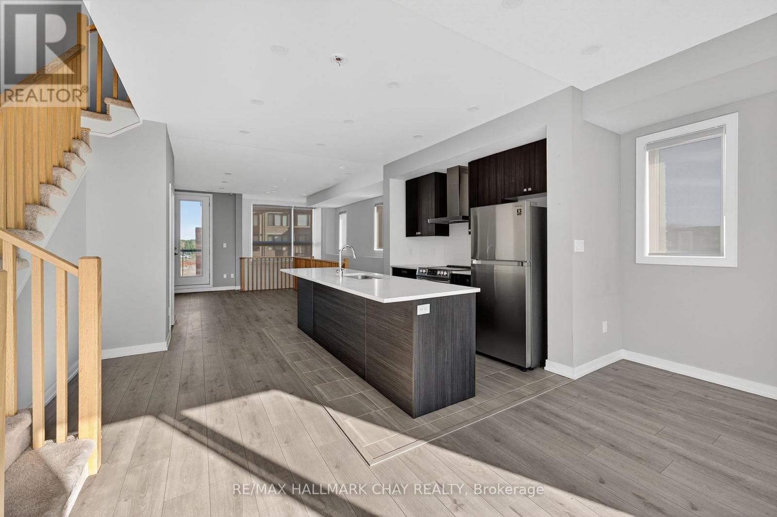 22 Blue Forest Crescent, Barrie, Ontario  L4N 0M2 - Photo 9 - S12441236