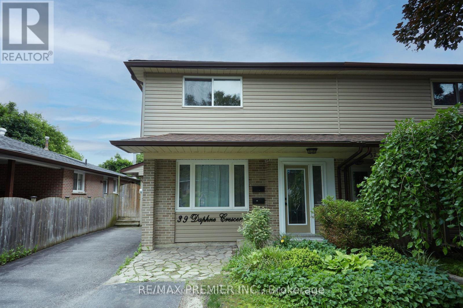 39 DAPHNE CRESCENT, Barrie, Ontario