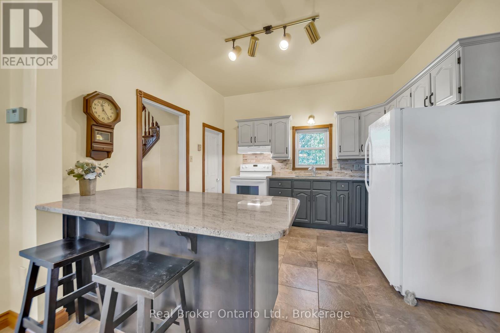 690 Wallace Avenue S, North Perth, Ontario  N4W 1Y4 - Photo 17 - X12441302