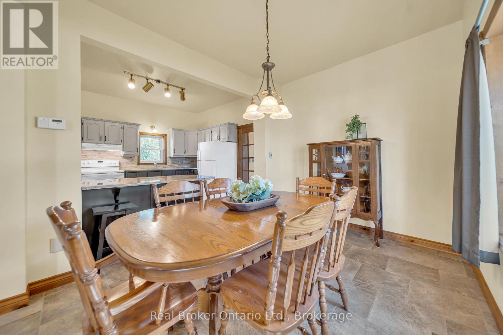 690 Wallace Avenue S, North Perth, Ontario  N4W 1Y4 - Photo 19 - X12441302
