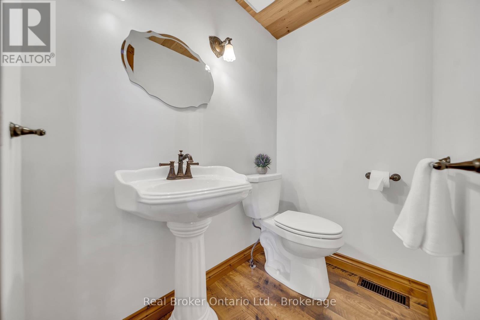 690 Wallace Avenue S, North Perth, Ontario  N4W 1Y4 - Photo 28 - X12441302