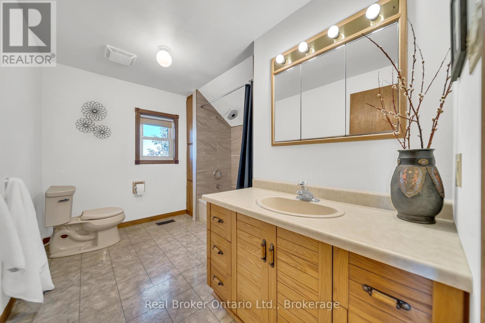 690 Wallace Avenue S, North Perth, Ontario  N4W 1Y4 - Photo 37 - X12441302