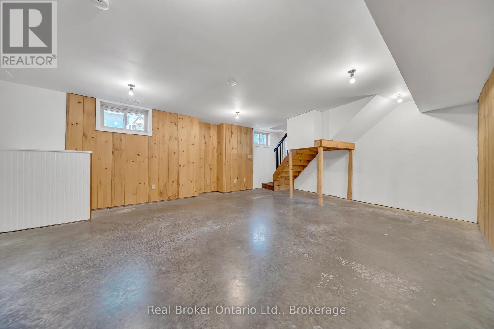 690 Wallace Avenue S, North Perth, Ontario  N4W 1Y4 - Photo 41 - X12441302