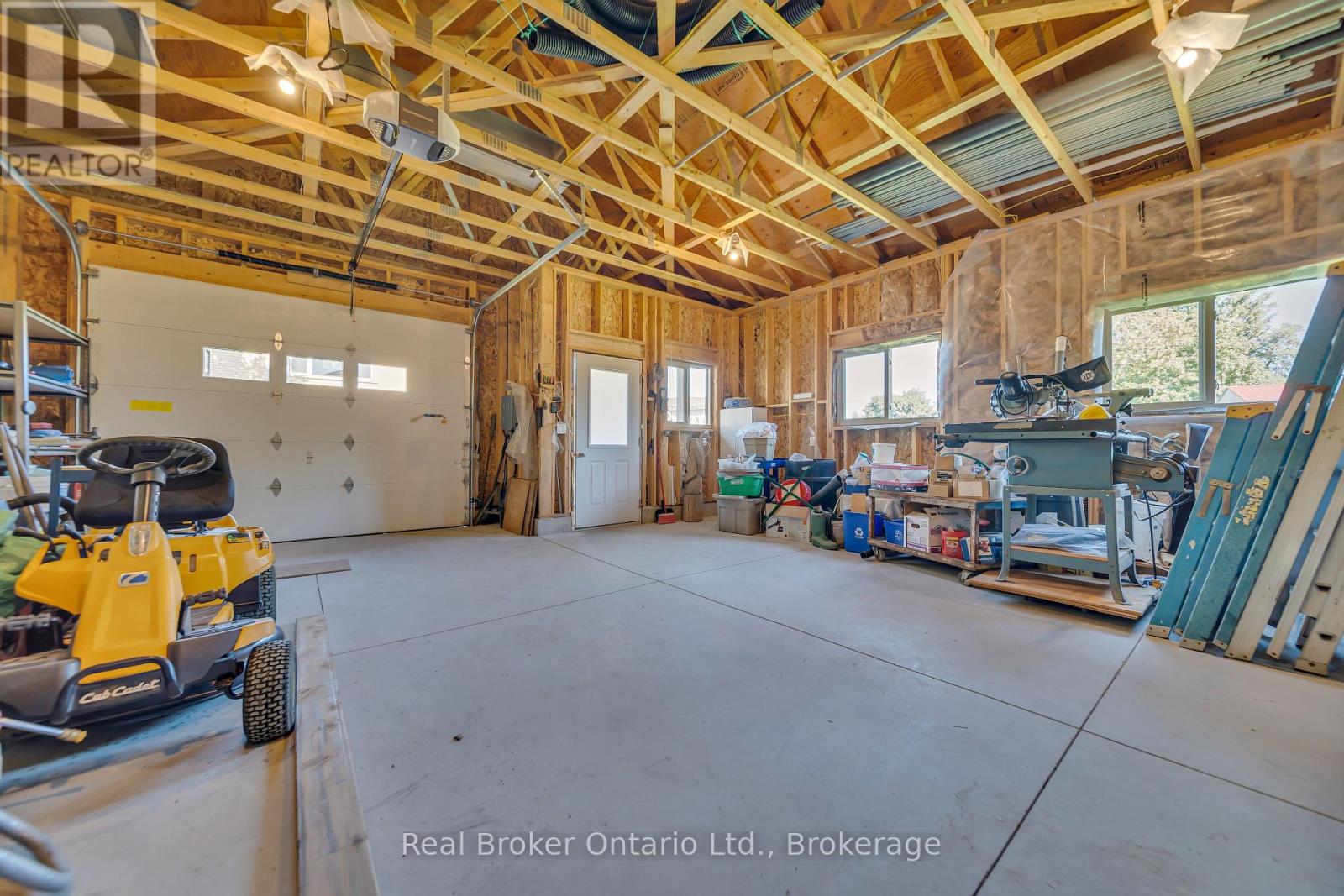 690 Wallace Avenue S, North Perth, Ontario  N4W 1Y4 - Photo 44 - X12441302
