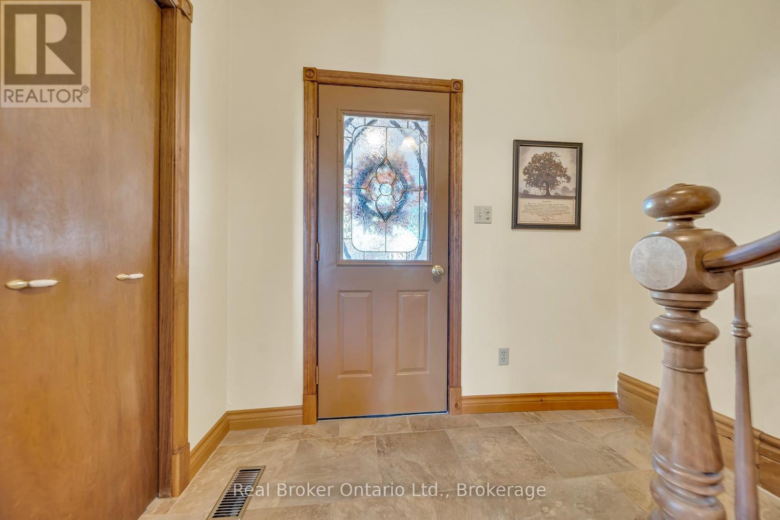 690 Wallace Avenue S, North Perth, Ontario  N4W 1Y4 - Photo 8 - X12441302
