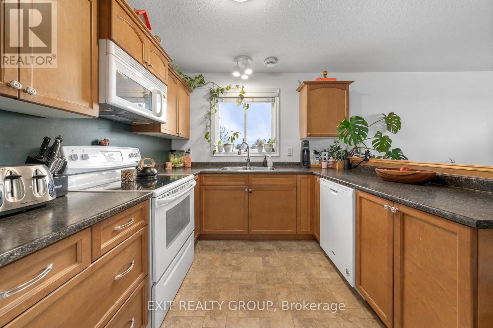 # 3b - 37 Lakebreeze Court, Prince Edward County, Ontario  K0K 3L0 - Photo 14 - X12441289