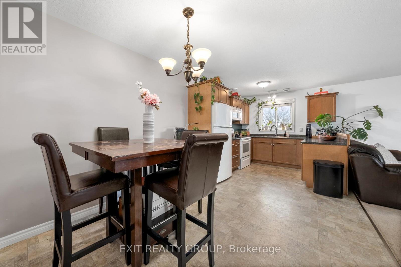# 3b - 37 Lakebreeze Court, Prince Edward County, Ontario  K0K 3L0 - Photo 18 - X12441289