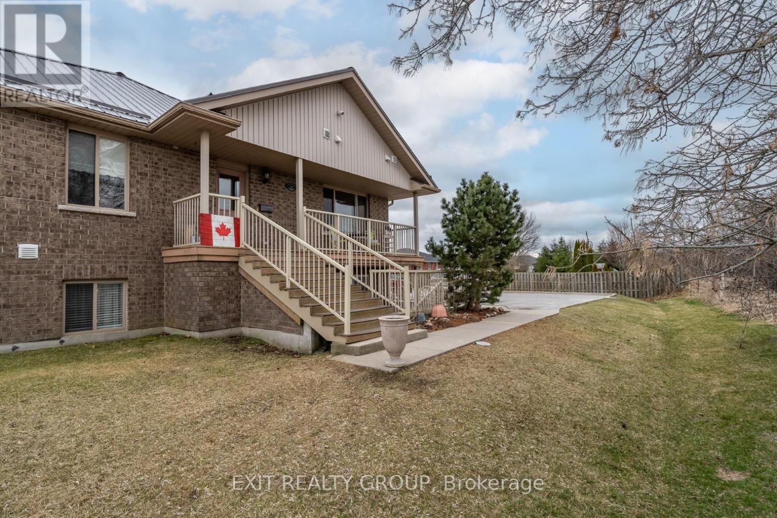 # 3b - 37 Lakebreeze Court, Prince Edward County, Ontario  K0K 3L0 - Photo 3 - X12441289