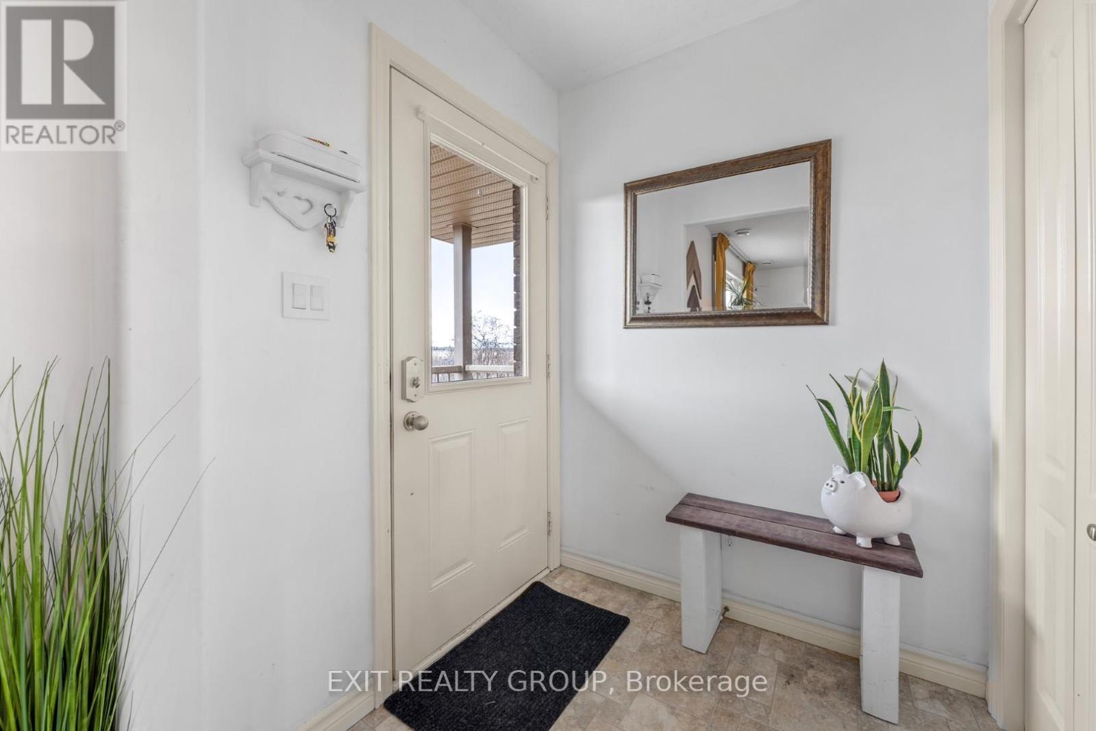 # 3b - 37 Lakebreeze Court, Prince Edward County, Ontario  K0K 3L0 - Photo 7 - X12441289