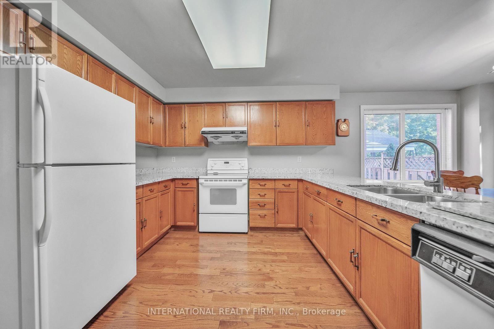 3674 St. Laurent Court, Mississauga, Ontario  L5L 4T1 - Photo 18 - W12438992