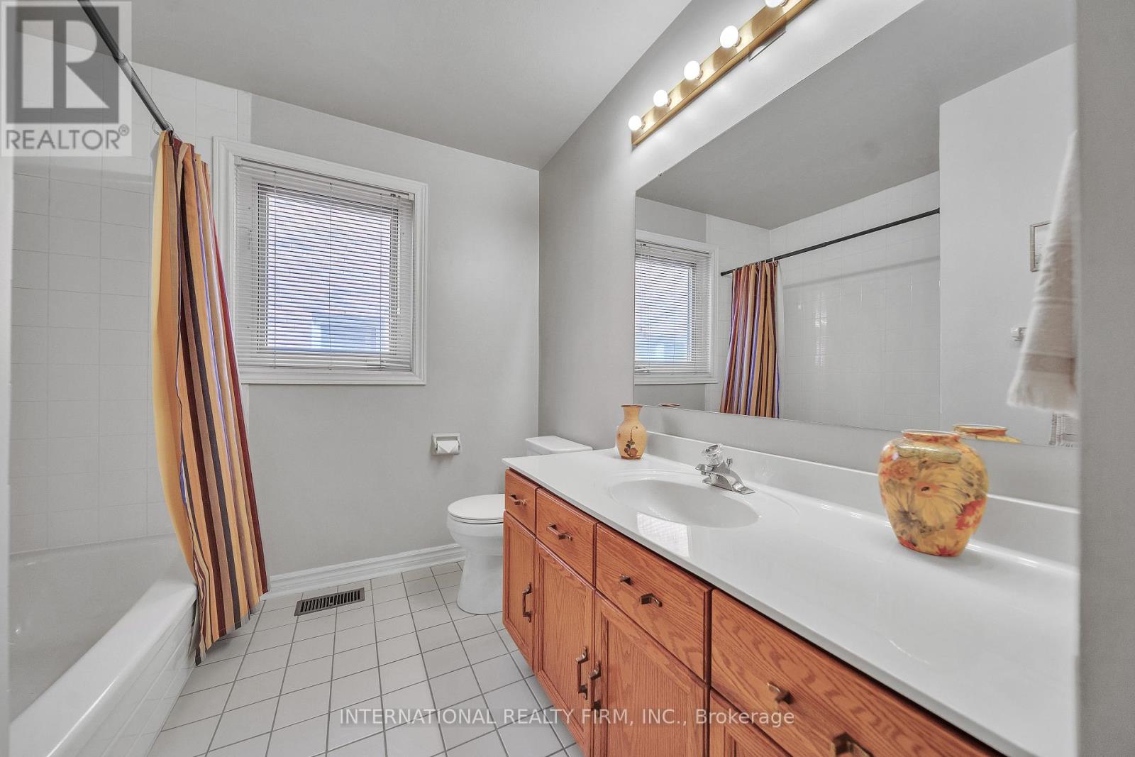 3674 St. Laurent Court, Mississauga, Ontario  L5L 4T1 - Photo 38 - W12438992