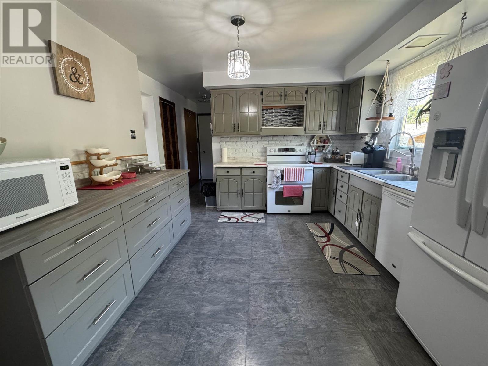 17 Lloyd Irwin Dr, Marathon, Ontario  P0T 2E0 - Photo 18 - TB251853