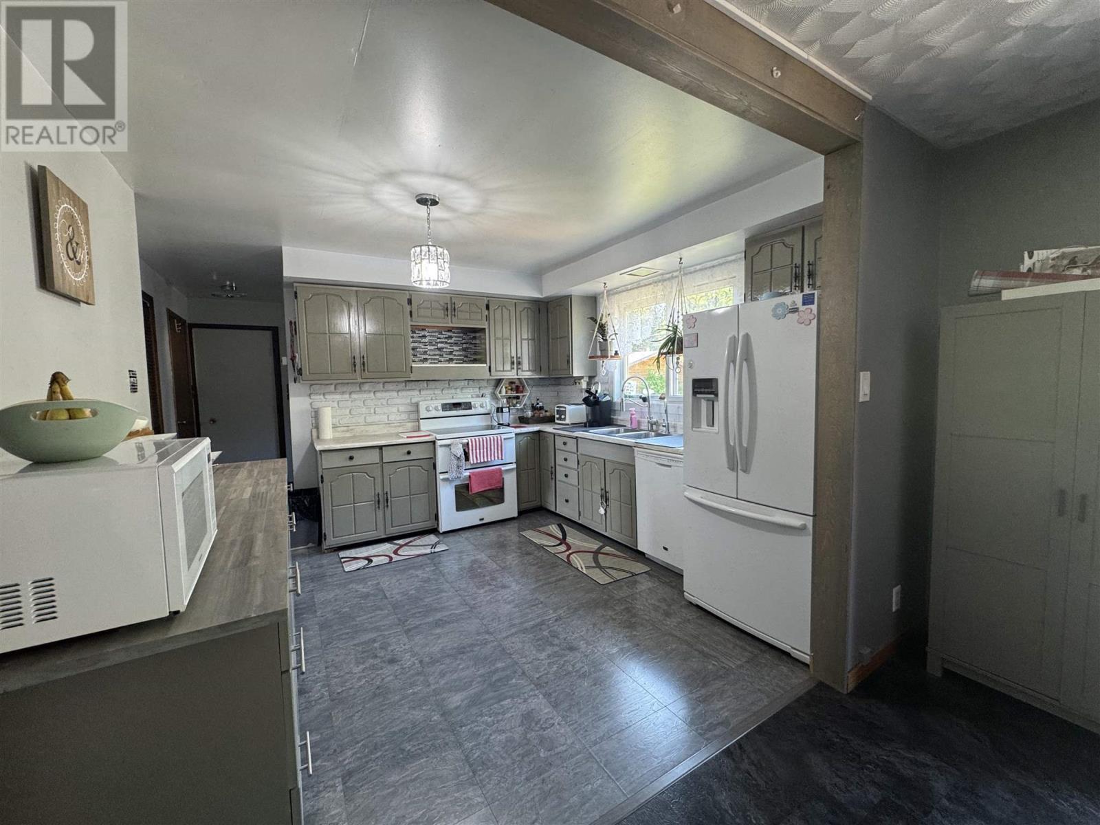 17 Lloyd Irwin Dr, Marathon, Ontario  P0T 2E0 - Photo 17 - TB251853