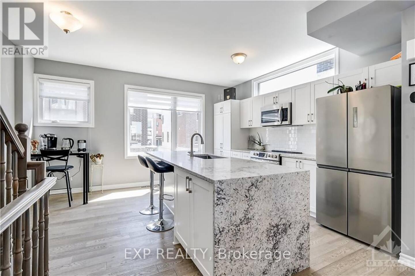 213 Makadewa Private, Ottawa, Ontario  K1K 4Z8 - Photo 4 - X12441319