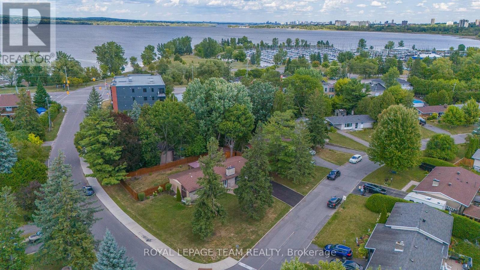 1 Stillwater Drive, Ottawa, Ontario  K2H 5J9 - Photo 2 - X12441339
