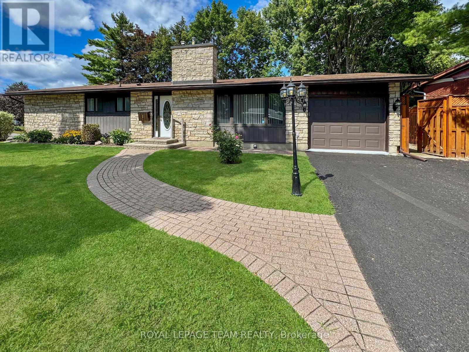 1 Stillwater Drive, Ottawa, Ontario  K2H 5J9 - Photo 4 - X12441339
