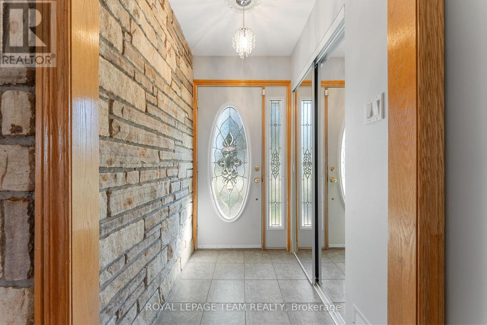1 Stillwater Drive, Ottawa, Ontario  K2H 5J9 - Photo 5 - X12441339
