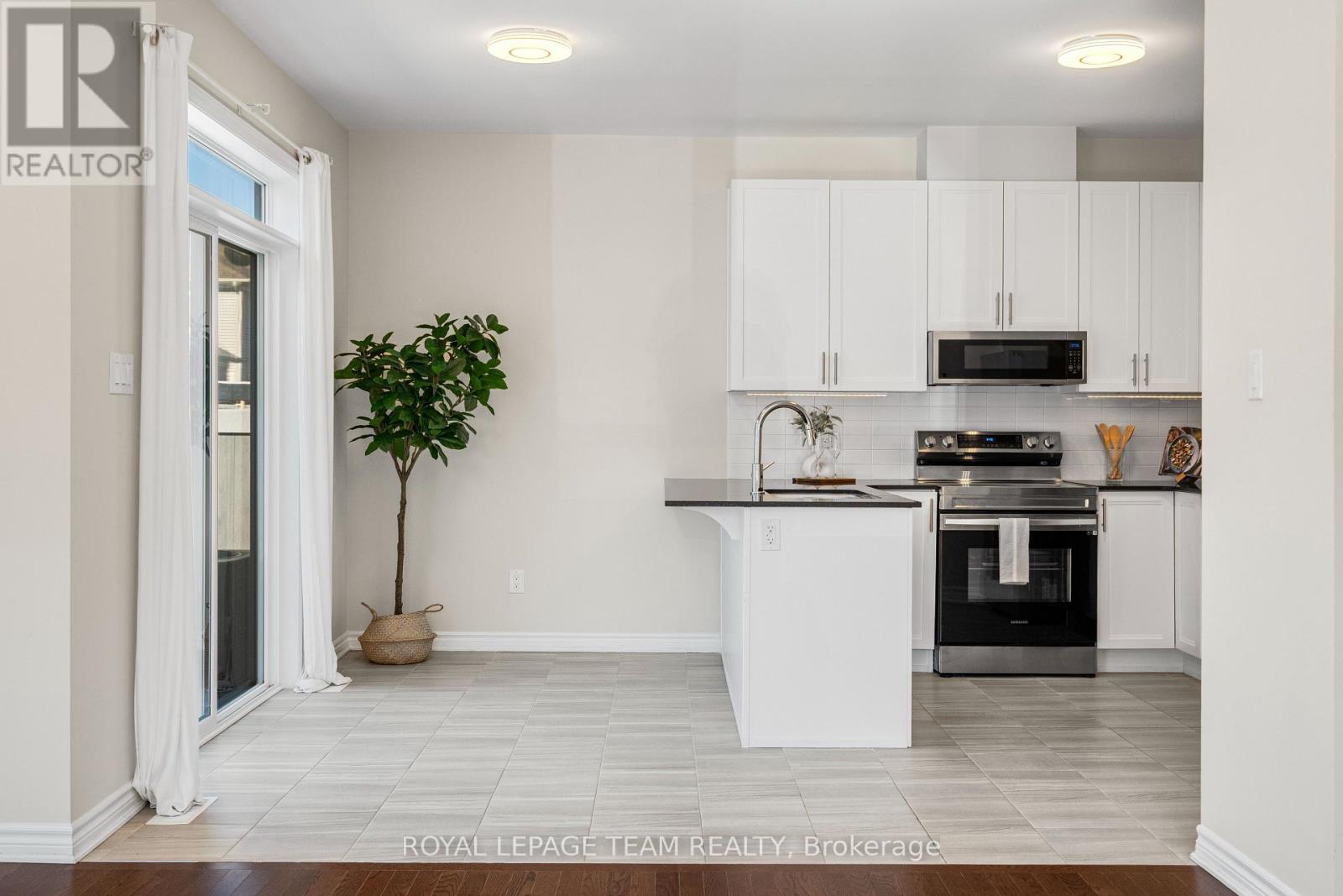 743 Vennecy Terrace, Ottawa, Ontario  K1W 0M8 - Photo 11 - X12441343
