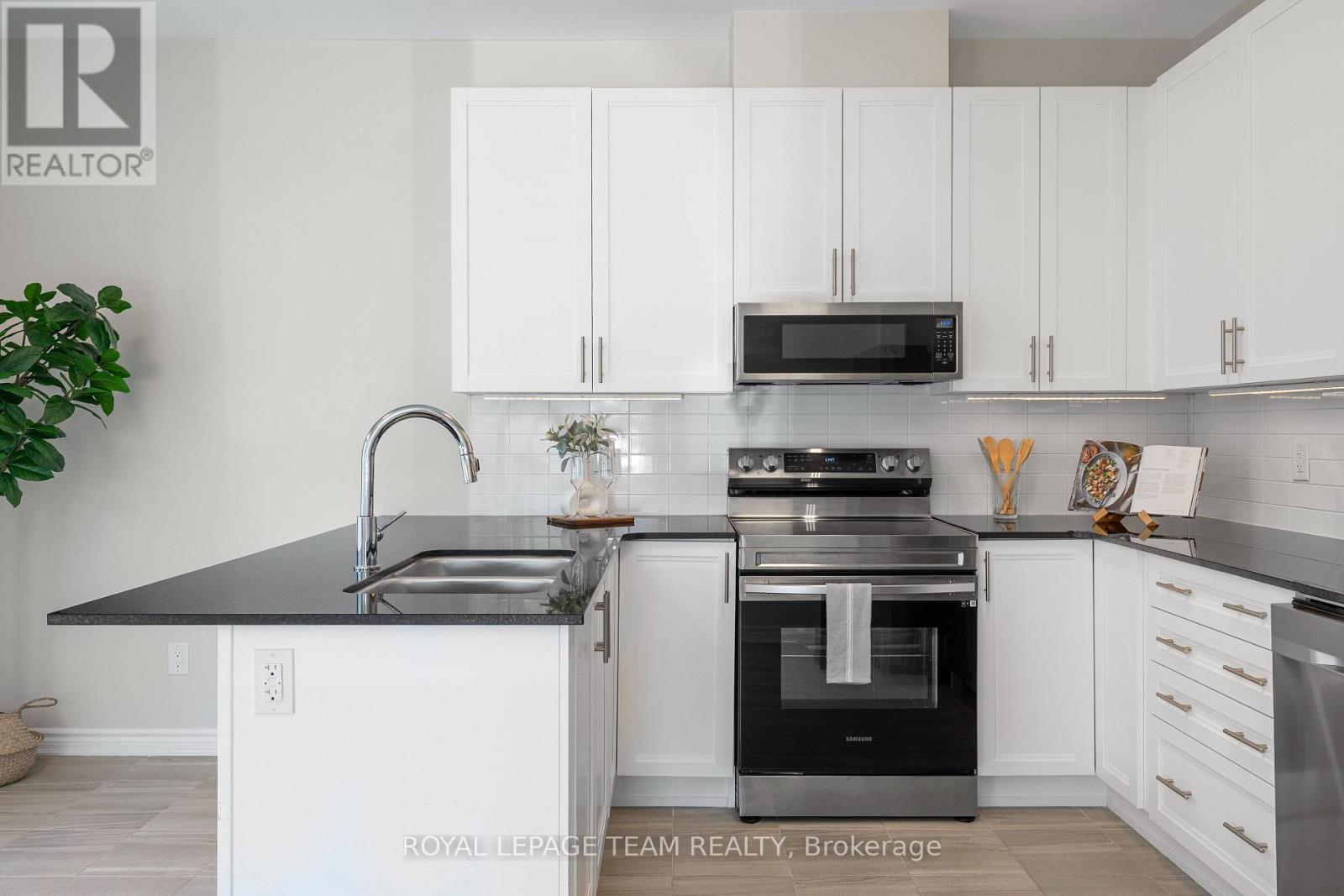 743 Vennecy Terrace, Ottawa, Ontario  K1W 0M8 - Photo 12 - X12441343