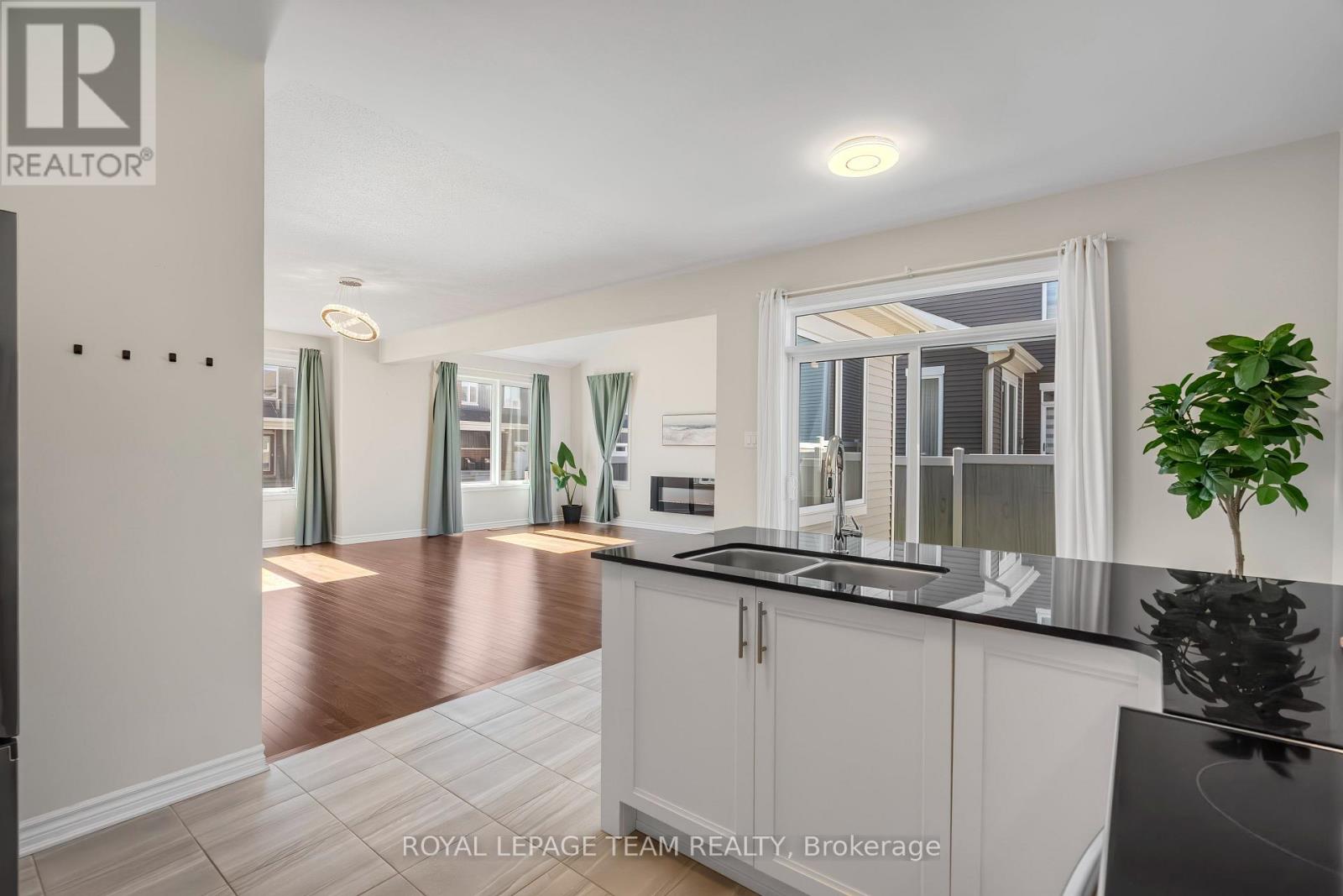 743 Vennecy Terrace, Ottawa, Ontario  K1W 0M8 - Photo 13 - X12441343