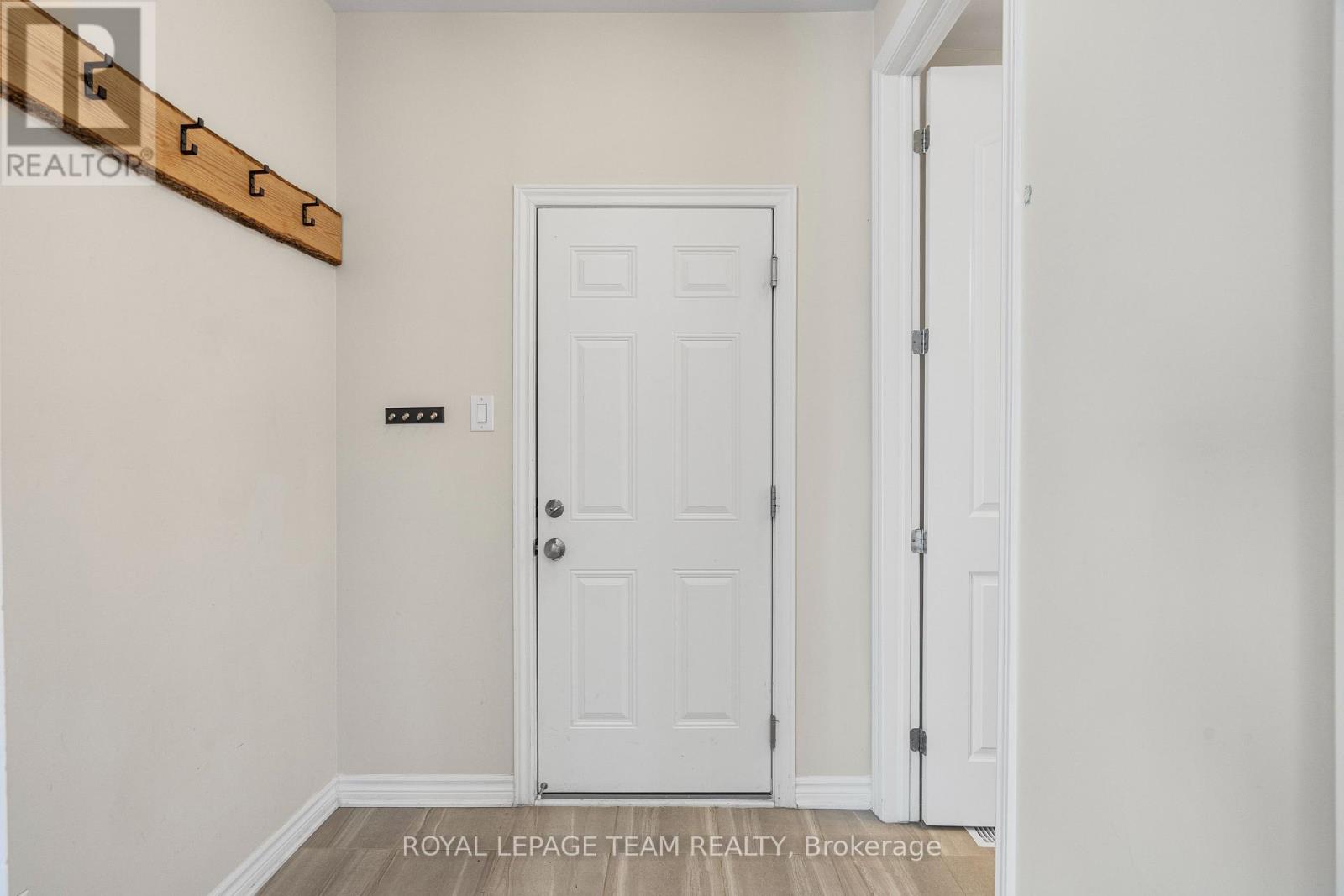 743 Vennecy Terrace, Ottawa, Ontario  K1W 0M8 - Photo 14 - X12441343