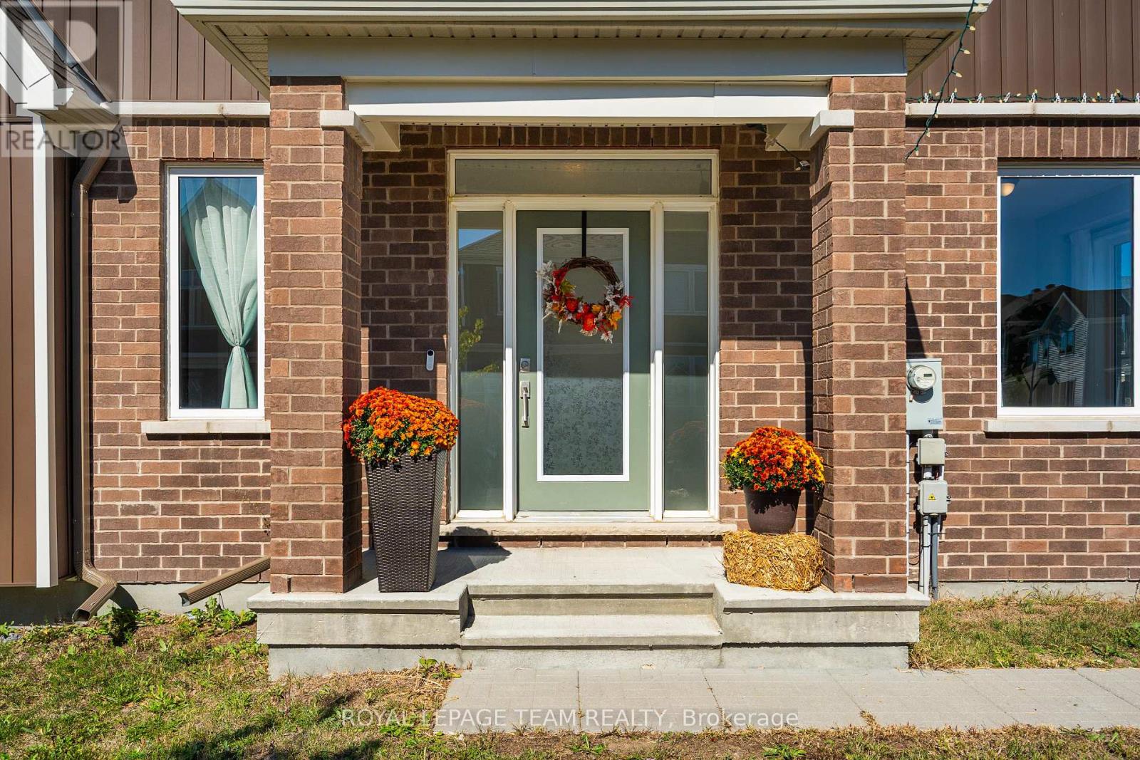 743 Vennecy Terrace, Ottawa, Ontario  K1W 0M8 - Photo 3 - X12441343
