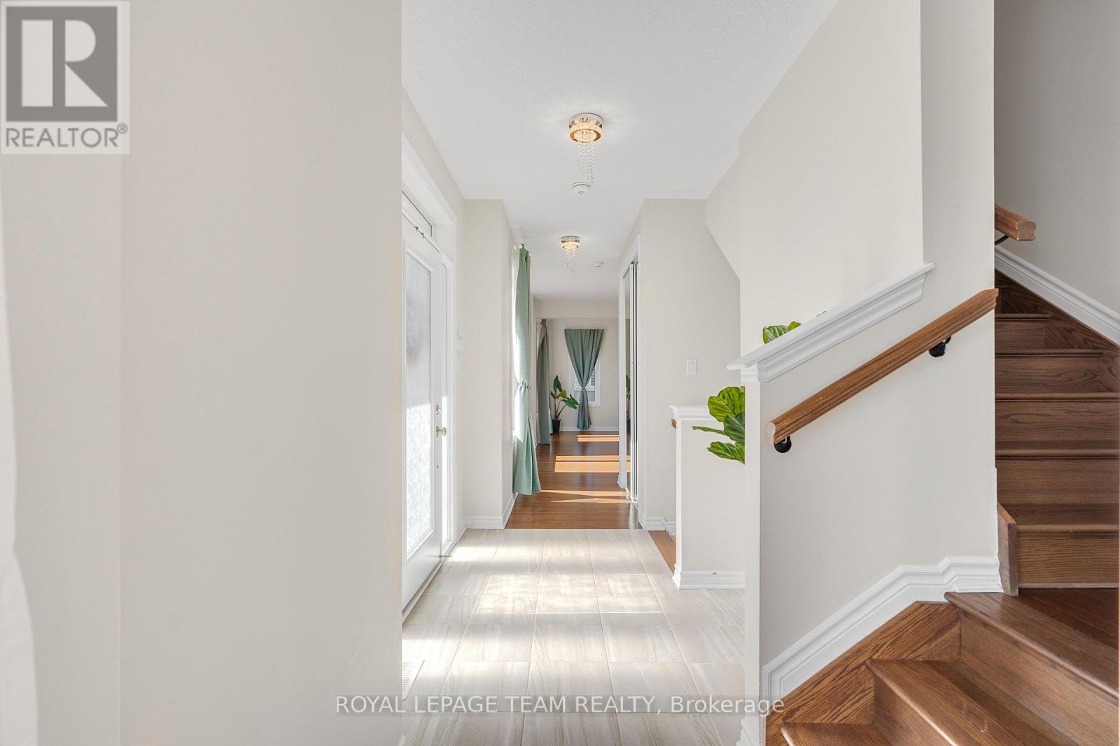 743 Vennecy Terrace, Ottawa, Ontario  K1W 0M8 - Photo 4 - X12441343