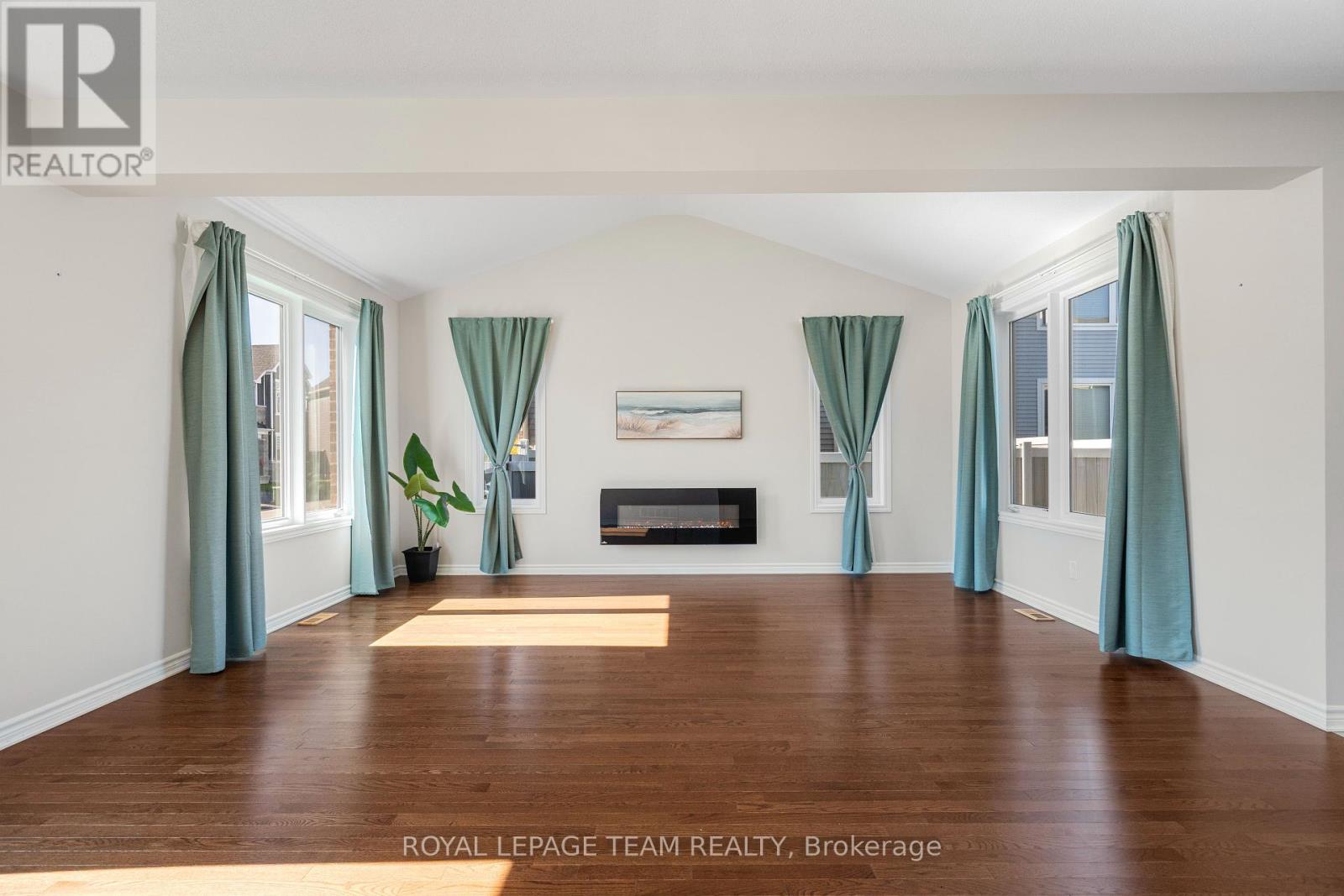 743 Vennecy Terrace, Ottawa, Ontario  K1W 0M8 - Photo 8 - X12441343